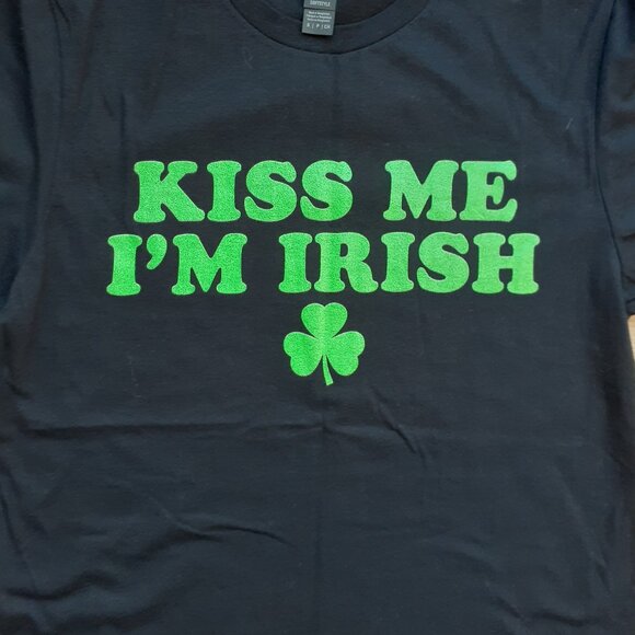 Kiss Me I'm Irish - New Small Black T-Shirt - Picture 2 of 4